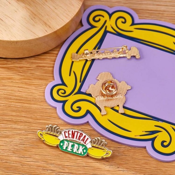SHEIN Friends Themed Enamel Pin Set - Picture 4 of 4